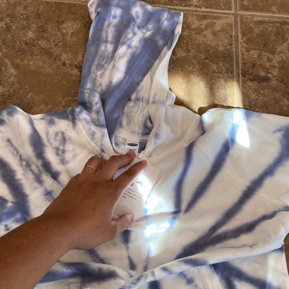 Old navy tye dye boys shirt